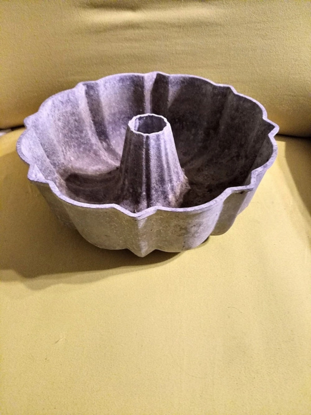 BUNDY Pan Fluted Bundt Gray